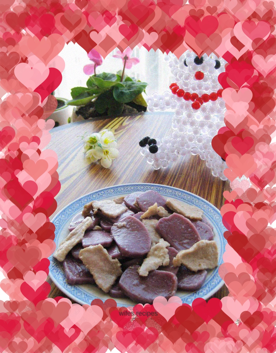 Stir-fried purple sweet potato rice cake with meat