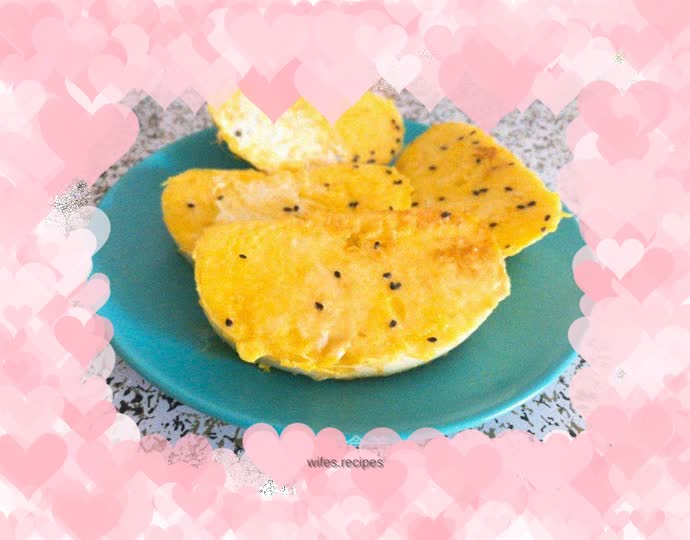 Golden steamed bun slices