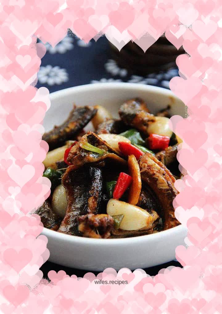 Delicious and nourishing---Poached Loach with Garlic