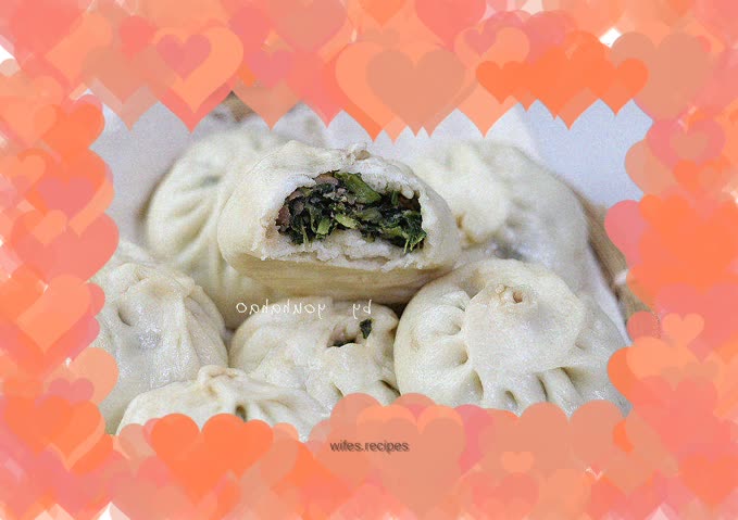 Steamed stuffed buns with moss