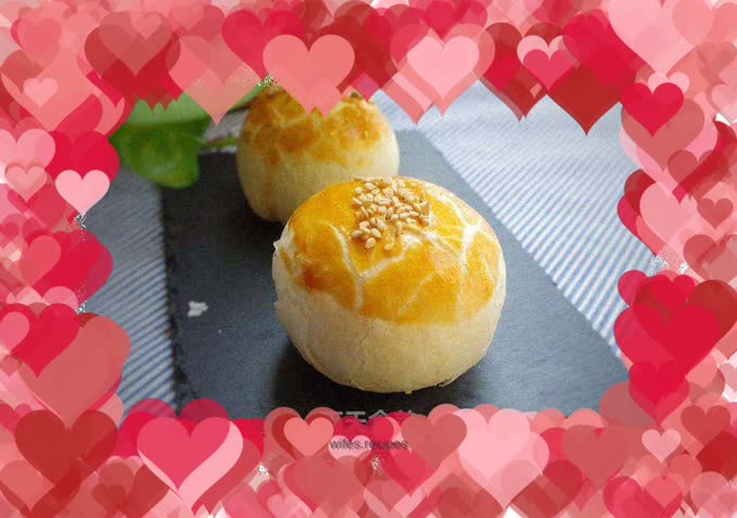 Crispy egg yolk cake