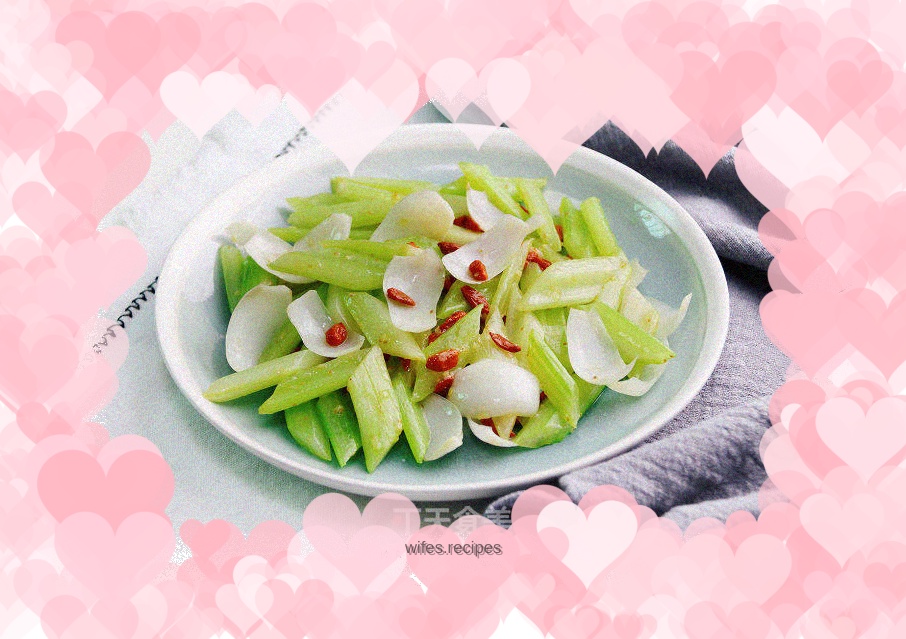 Stir-fried fresh lily with celery