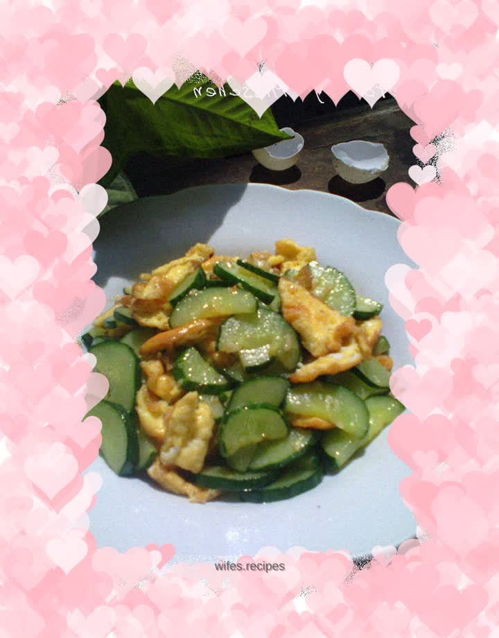 Fried duck eggs with cucumber