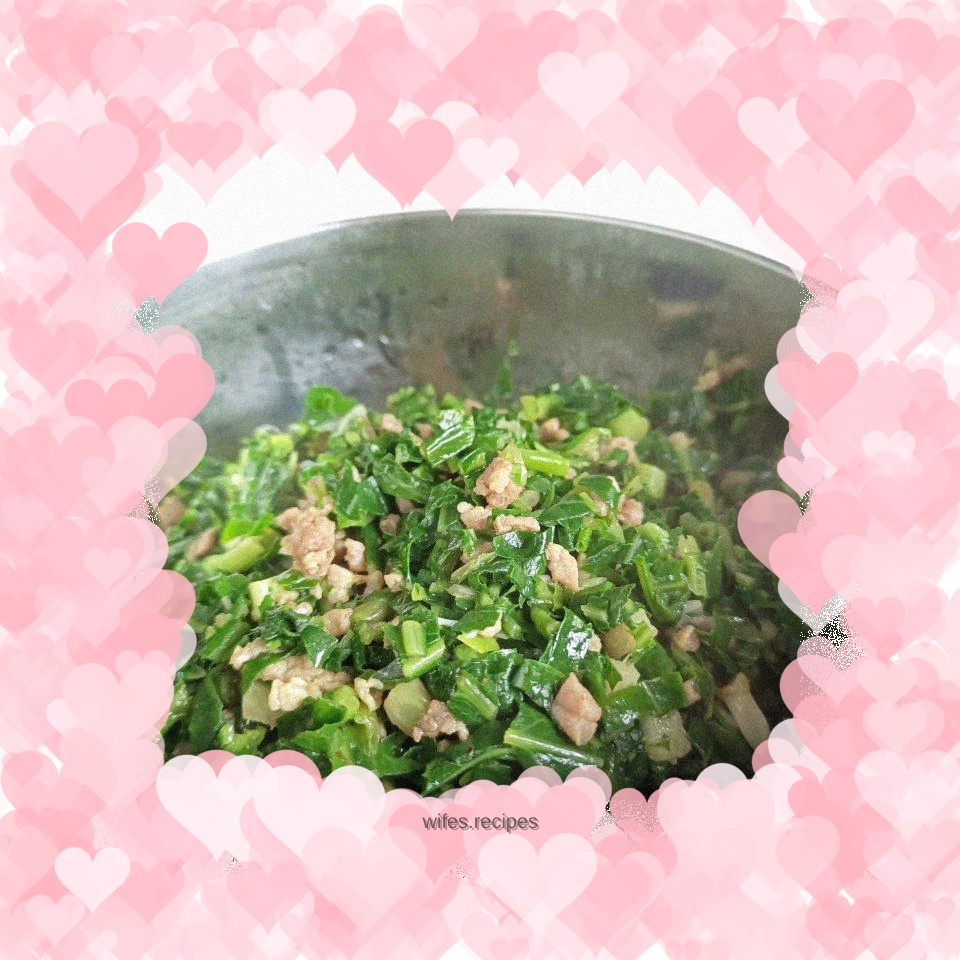 Stir-fried garlic sprouts with minced meat
