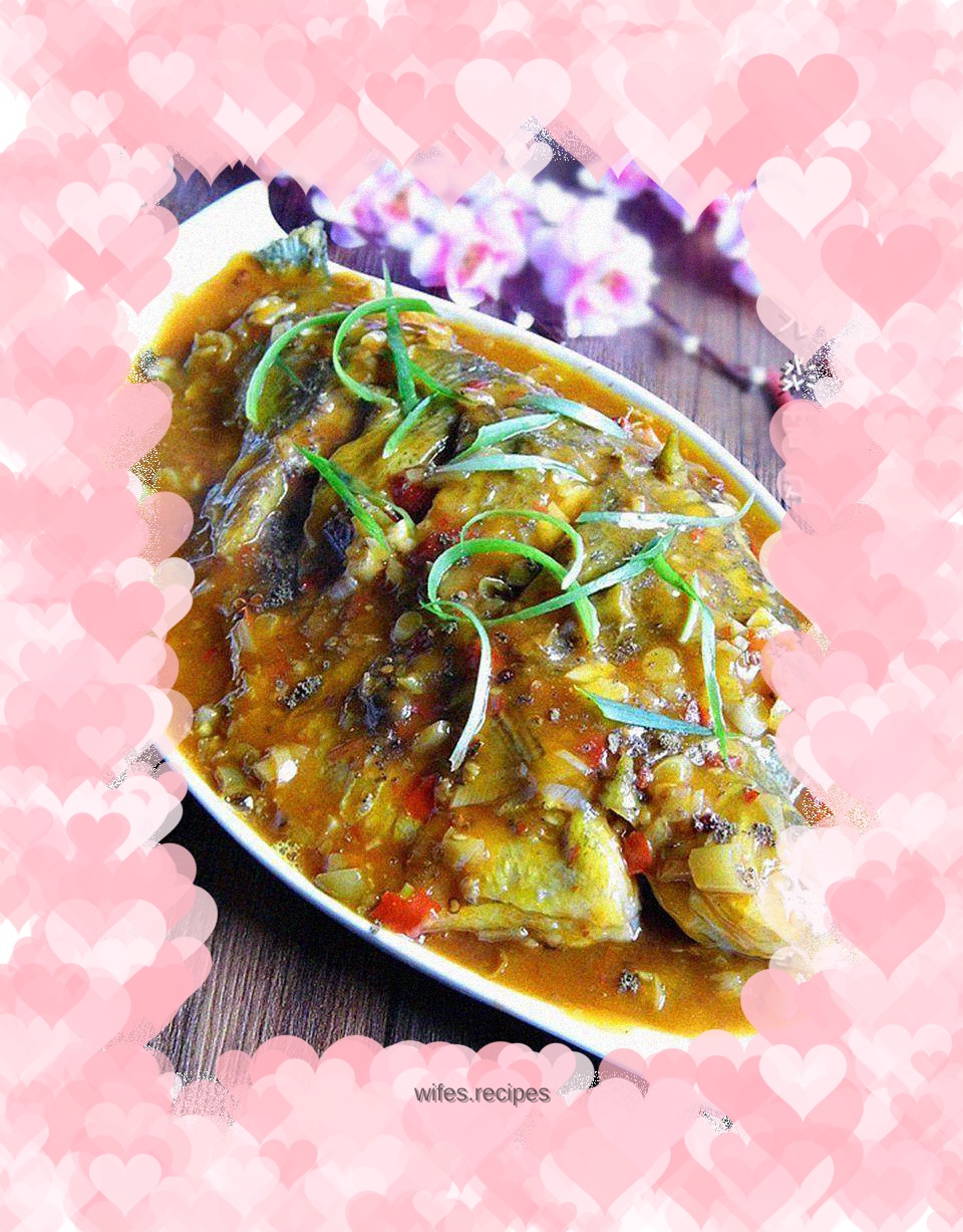 Sweet and sour Wuchang fish with pickled pepper