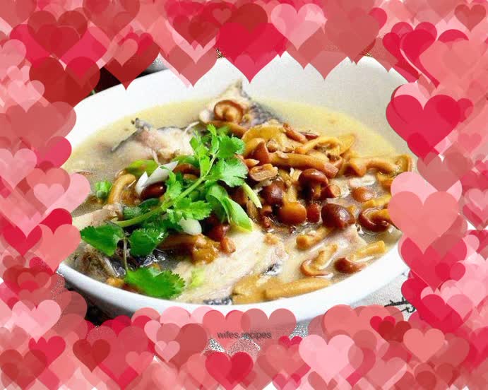 Stewed raw fish with slider mushrooms