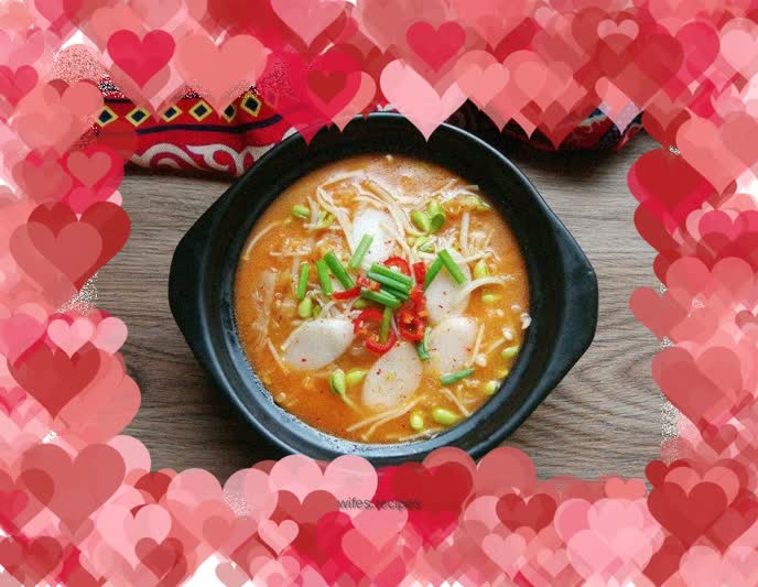 Boiled Rice Cake with Enoki Mushroom and Kimchi