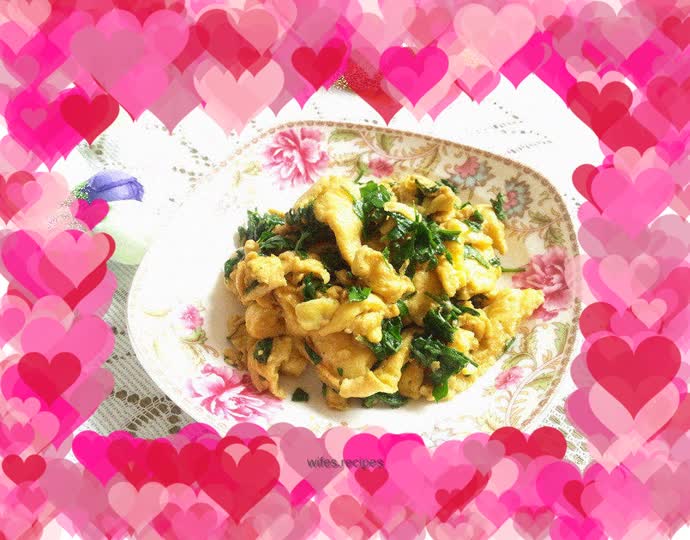 Fried eggs with shepherd's purse