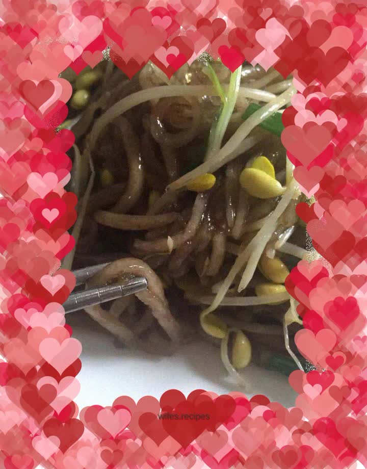 Stir-fried sweet potato noodles with bean sprouts