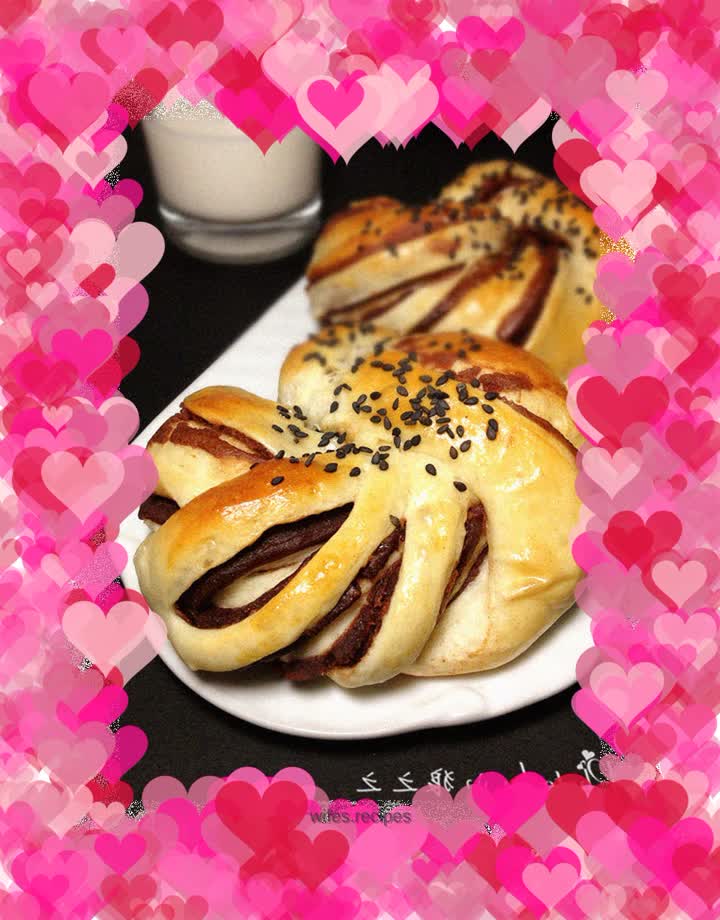 Hand-kneaded dough----red bean roll bread
