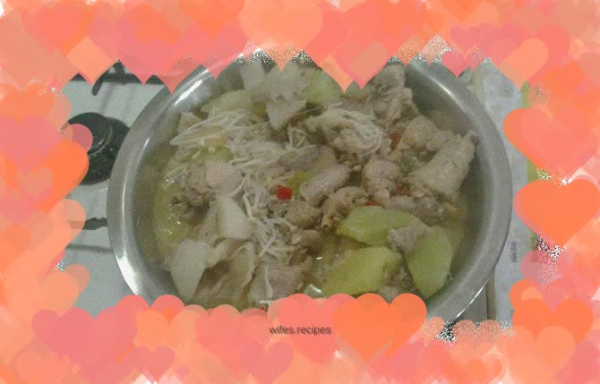 Hot and sour chicken in golden soup