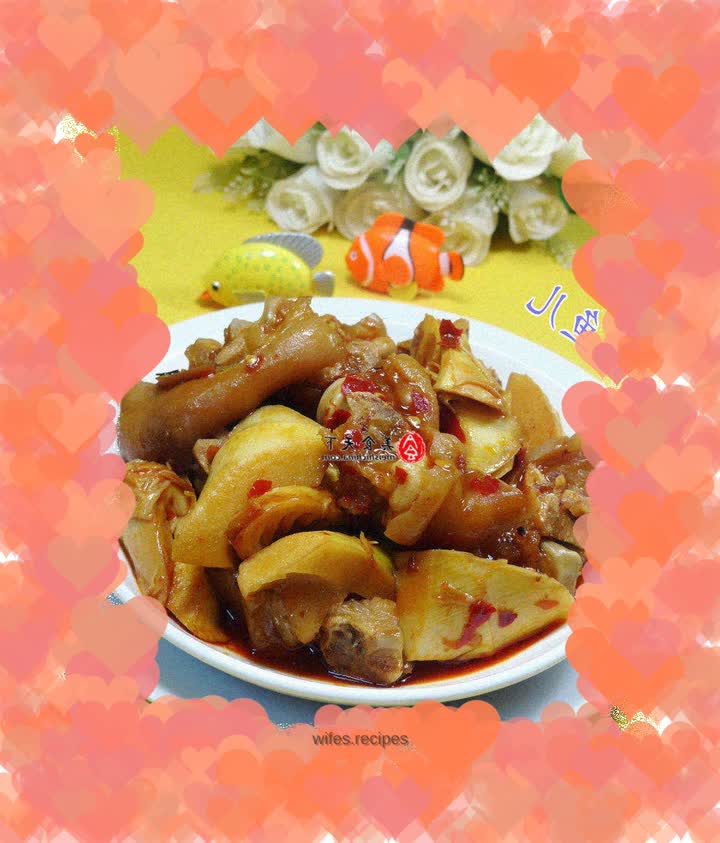 Braised pork trotters with bamboo shoots