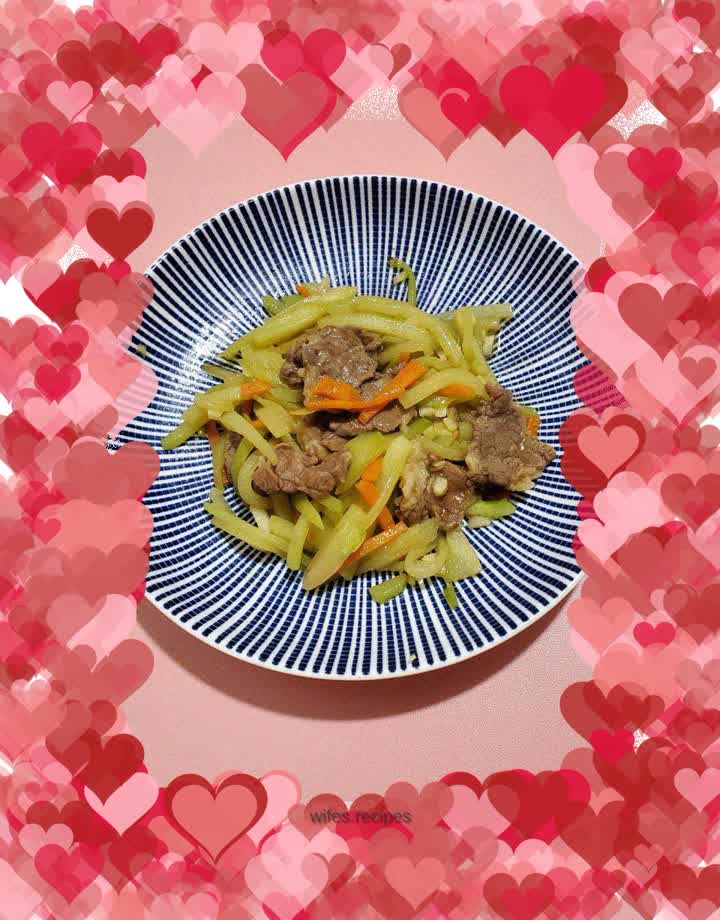 Stir-fried pork slices with shredded chayote