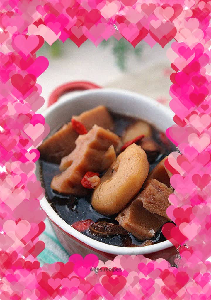 Water chestnut pork ribs and lotus root soup