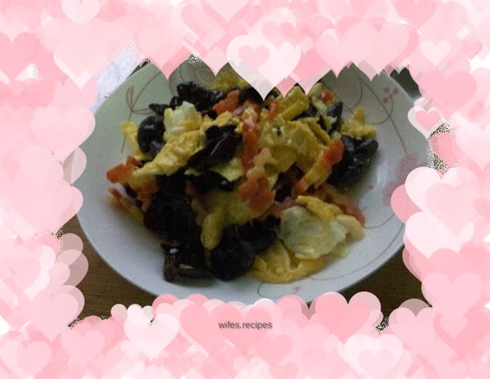 Fried eggs with fungus, carrots