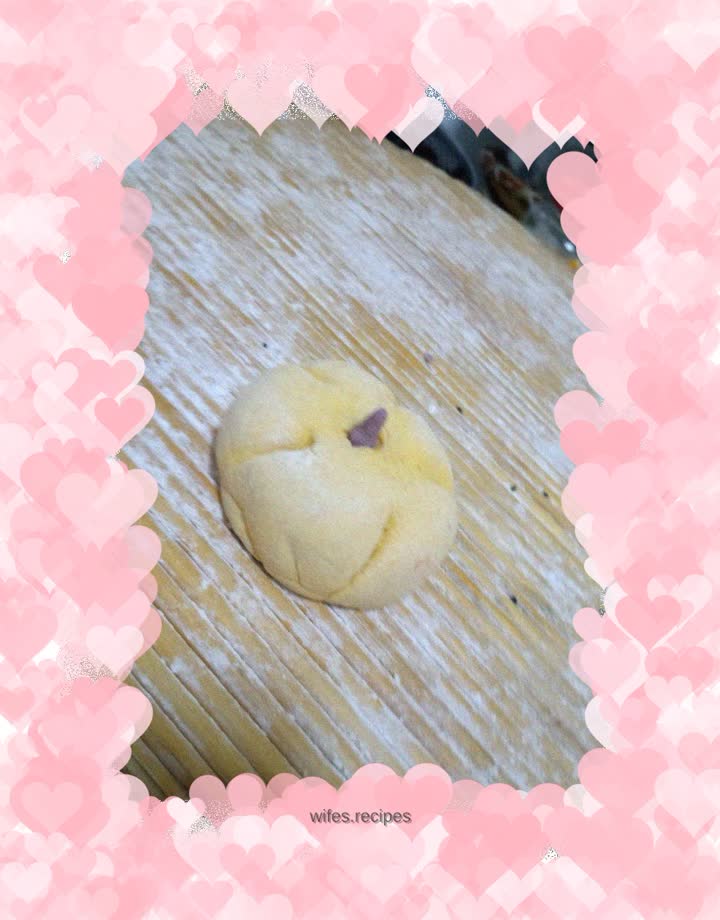 Pumpkin shaped flower steamed buns