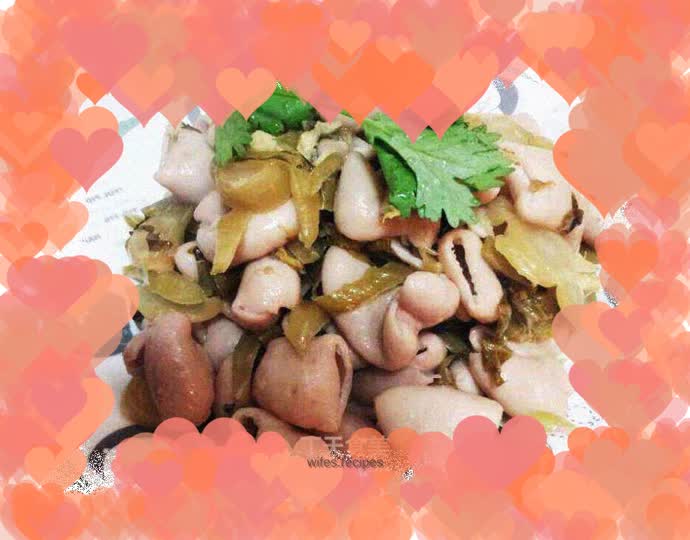 Stir-fried pork intestines with pickled cabbage