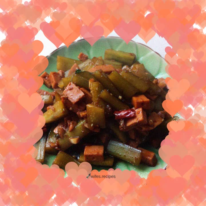 Stir-fried cucumber with ham sausage