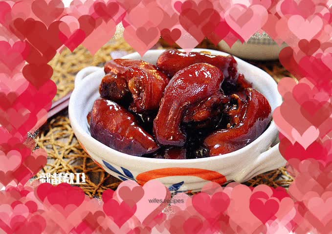 Braised pork trotters