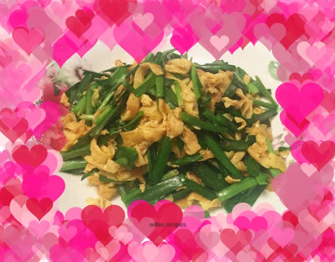 Fried eggs with chives