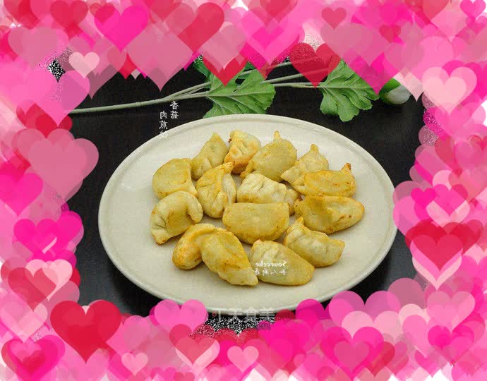 Pan-fried dumplings with mushrooms and pork