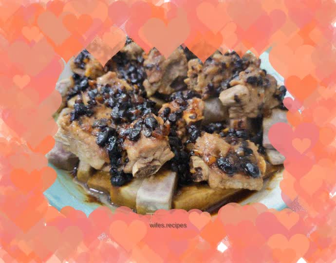 Steamed pork ribs with black soy sauce and taro