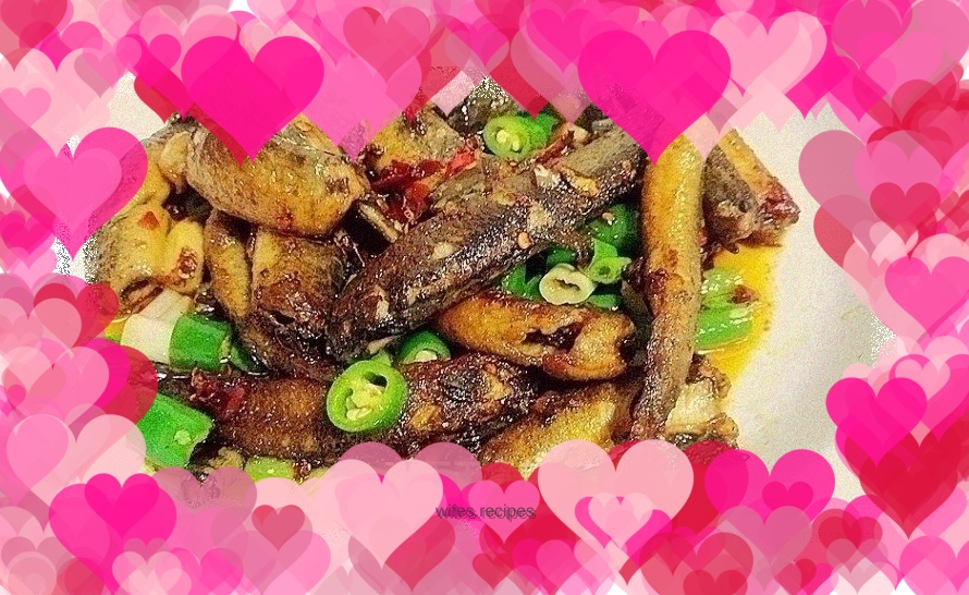 Dry roasted fish and loach