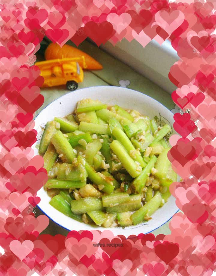 Vegetarian fried loofah strips