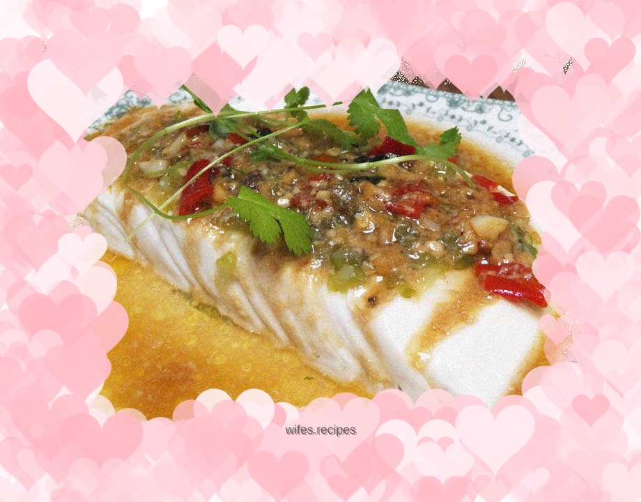 Tender garlic steamed tofu