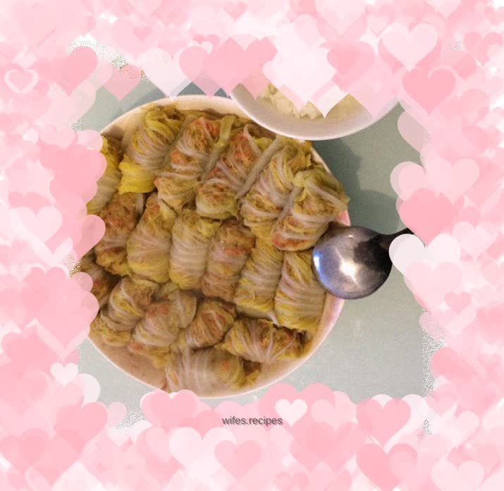 Steamed cabbage rolls