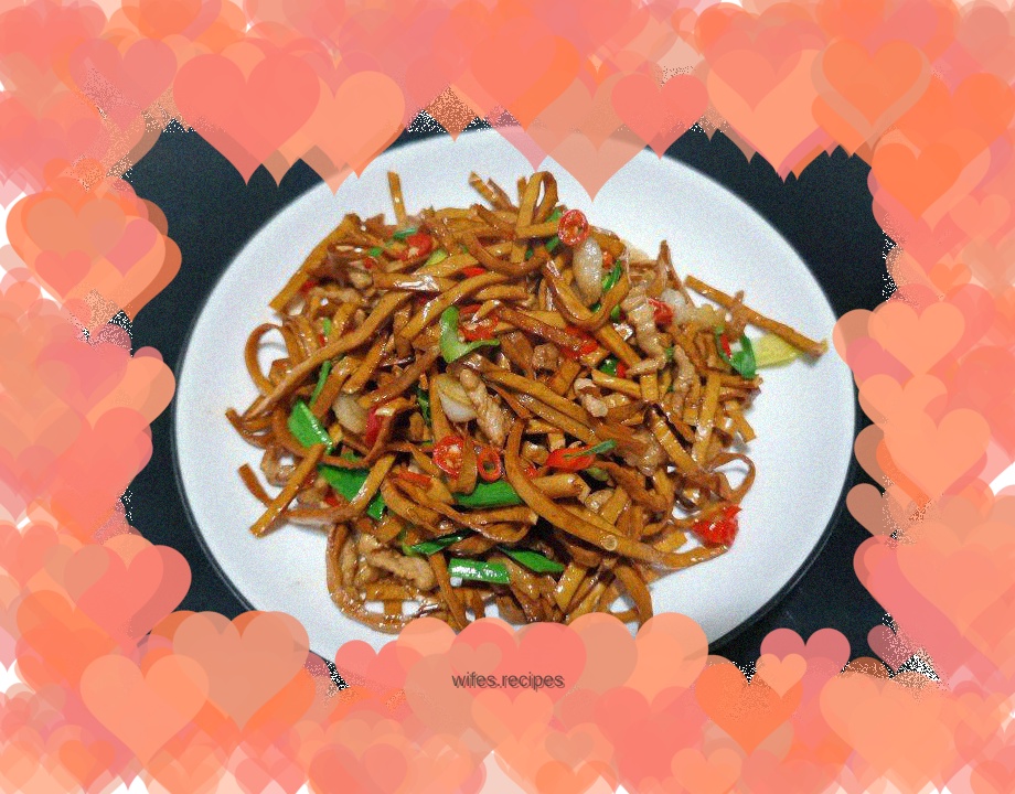 Stir-fried shredded tofu with shredded pork and leeks