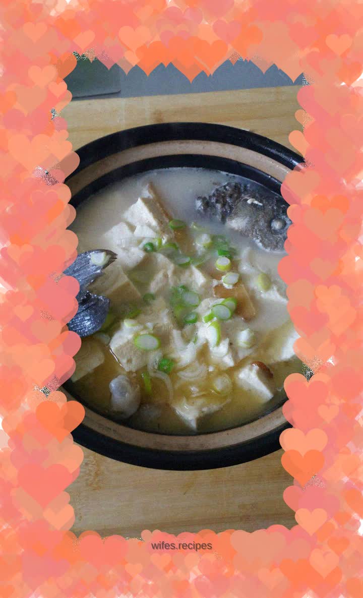 Crucian carp tofu soup