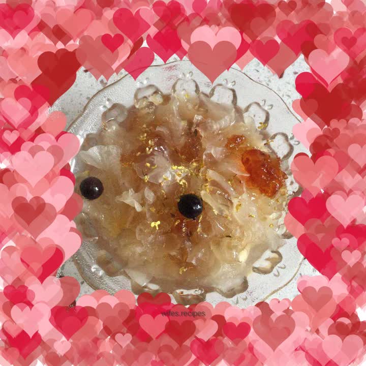 Peach Gum and Tremella Soup