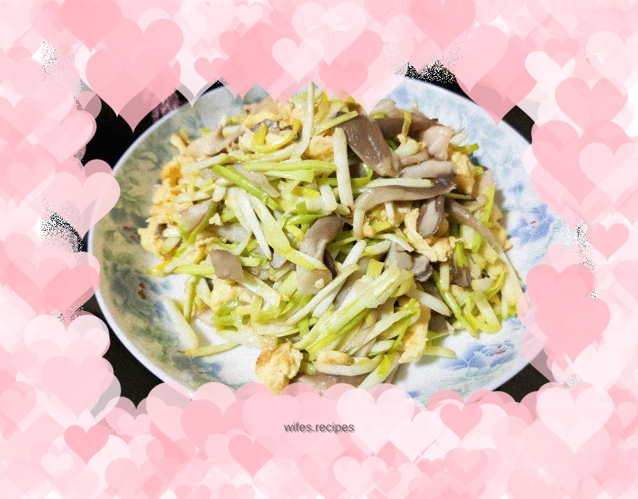 Stir-fried oyster mushrooms with garlic yolk and egg