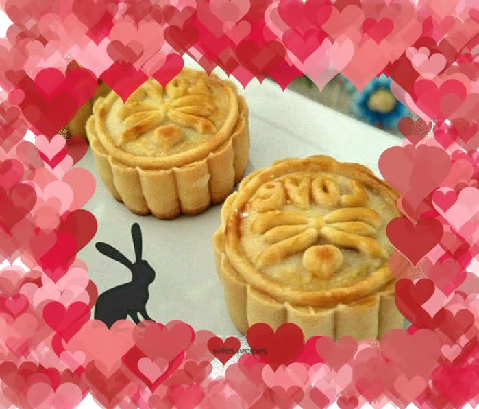 Bean paste and egg yolk mooncakes