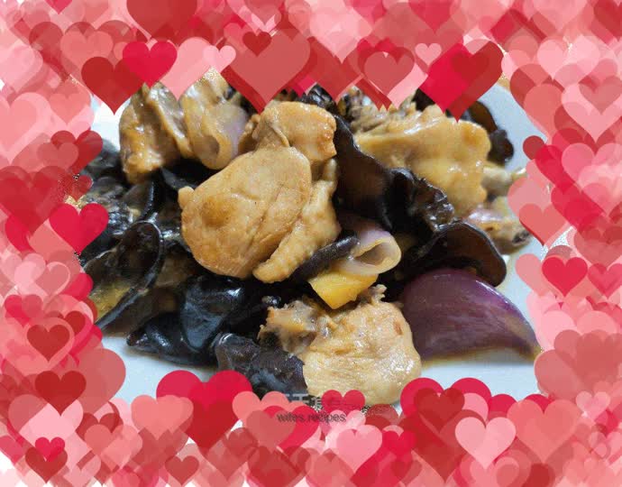 Fried local chicken with fungus and onion