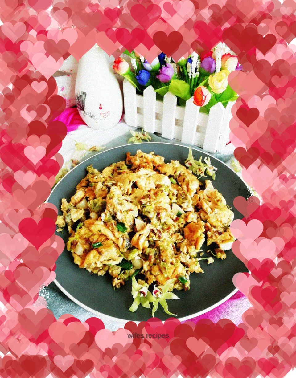 Scrambled Eggs with Dendrobium Flowers