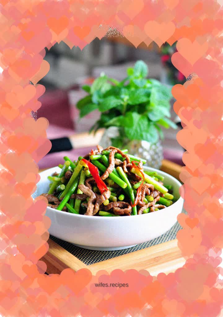 Stir-fried beef with garlic sprouts