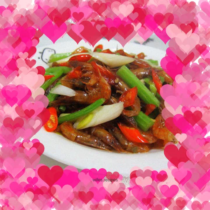 Stir-fried river shrimp with celery and garlic