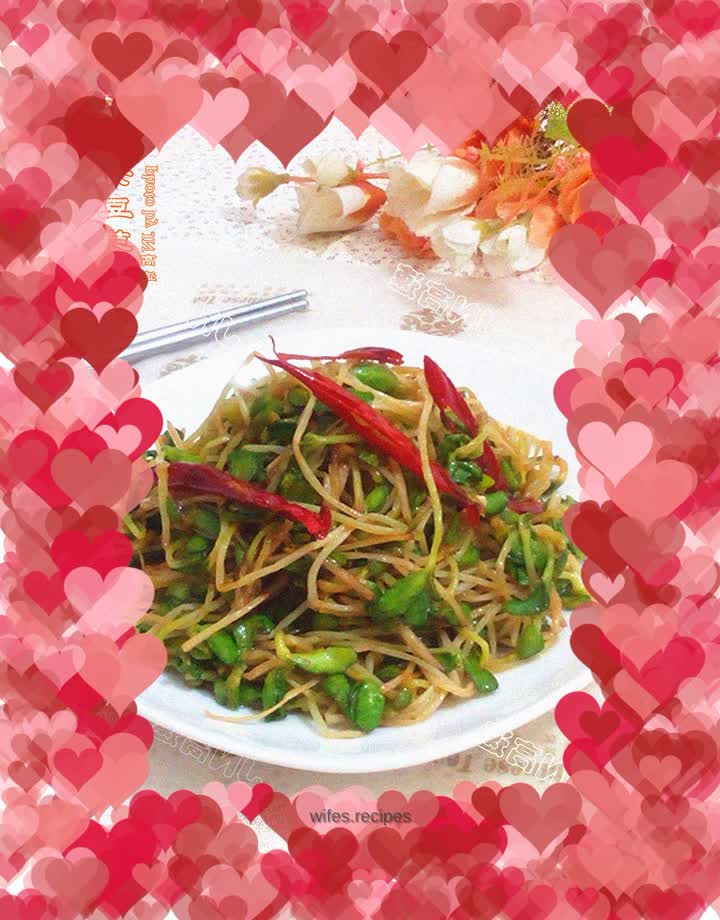 Stir-fried green bean sprouts