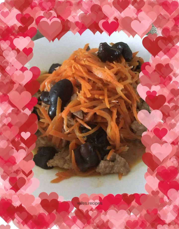 Stir-fried pork with shredded carrots
