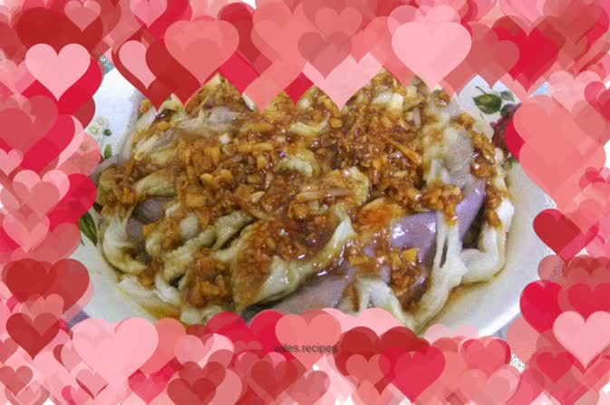 Shredded eggplant with roasted sauce