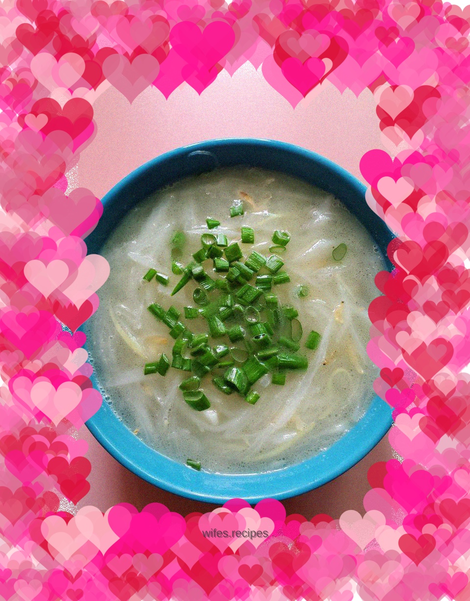 Shredded white radish and shrimp skin soup