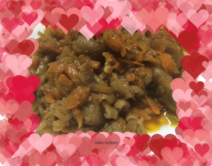 Stir-fried fat beef with potatoes and carrots