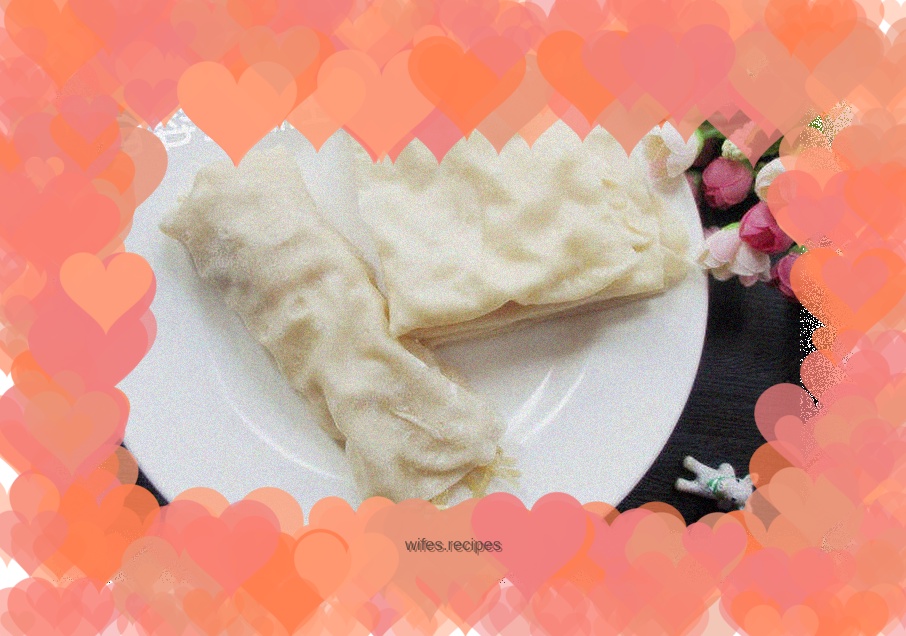 Steamed buns rolled with shredded potatoes