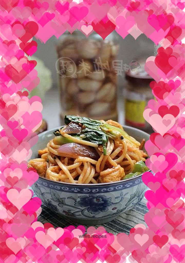 Enjoy a bowl of noodles comfortably—fried egg noodles