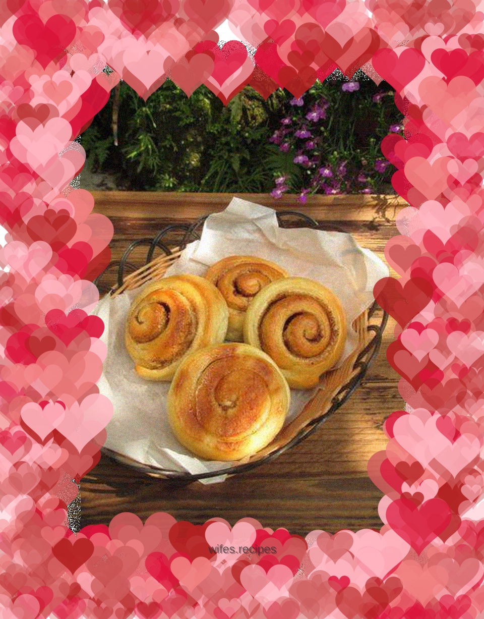 In the cold spring, warm up with some strong bread - cinnamon sugar rolls