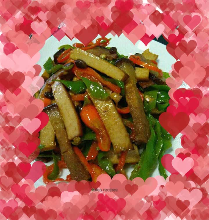 Stir-fried green pepper with bacon, dried beans and black bean curd