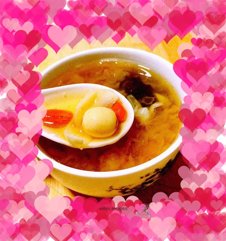Tremella lily and lotus seed soup