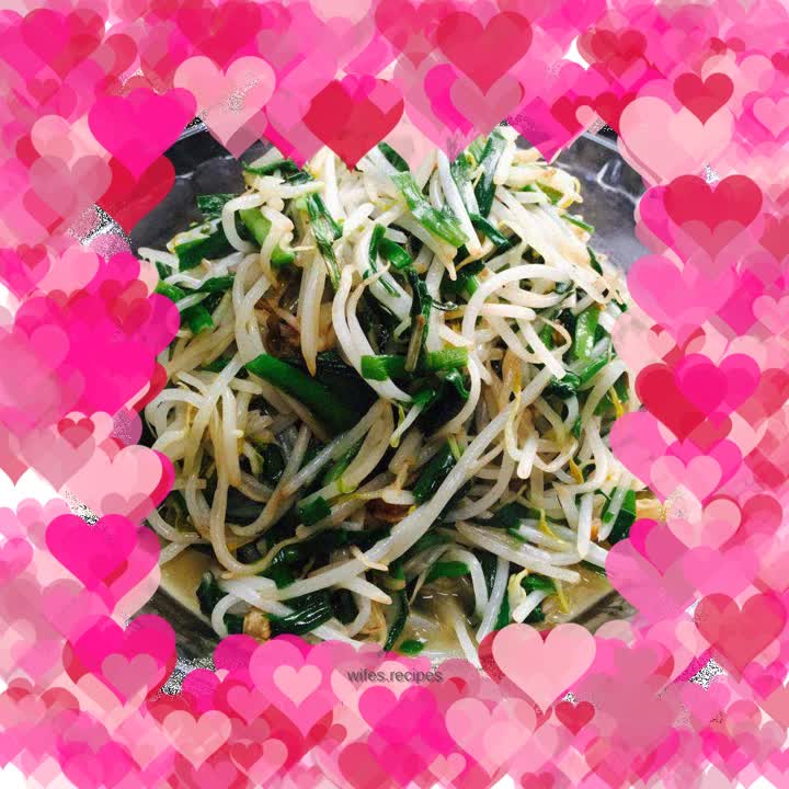 Stir-fried bean sprouts with leeks